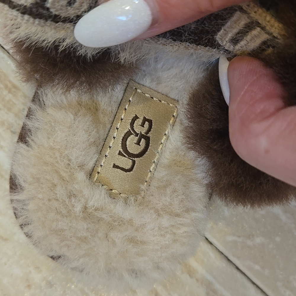 UGG Plush "Fluff Yeah" Sheepskin Lion Unisex Slide/Strap Sandal Shoes - Picture 4 of 8